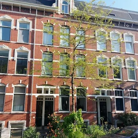 Apartment Historic Very Close To City Center