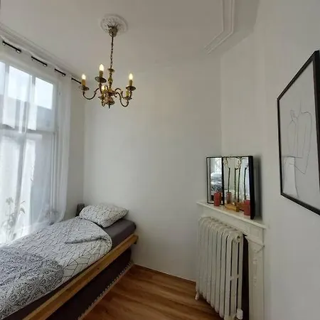 Historic Very Close To City Center Apartment