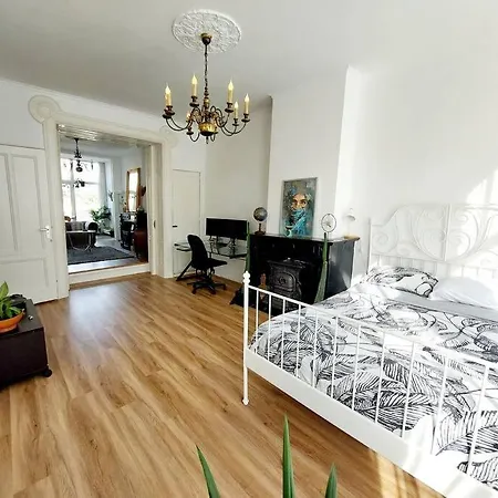 Apartment Historic Very Close To City Center