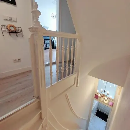 Apartment Historic Very Close To City Center