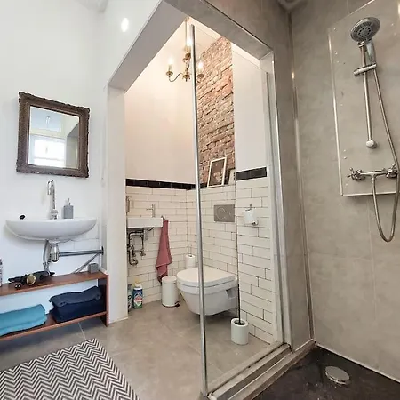 Apartment Historic Very Close To City Center *