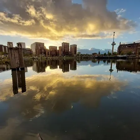 Historic Very Close To Center Roterdão
